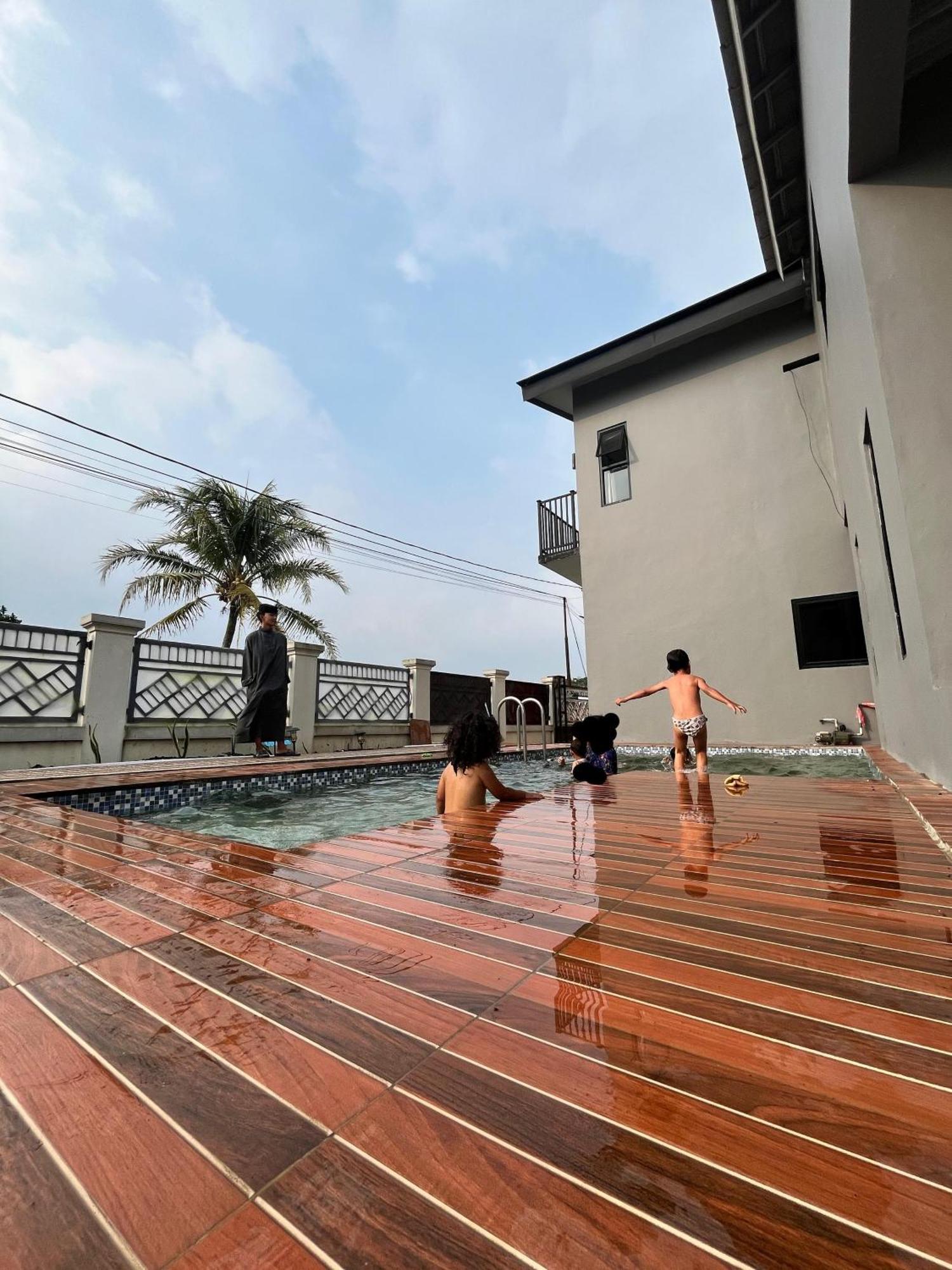 Villa Cassandra Cigombong Exterior foto