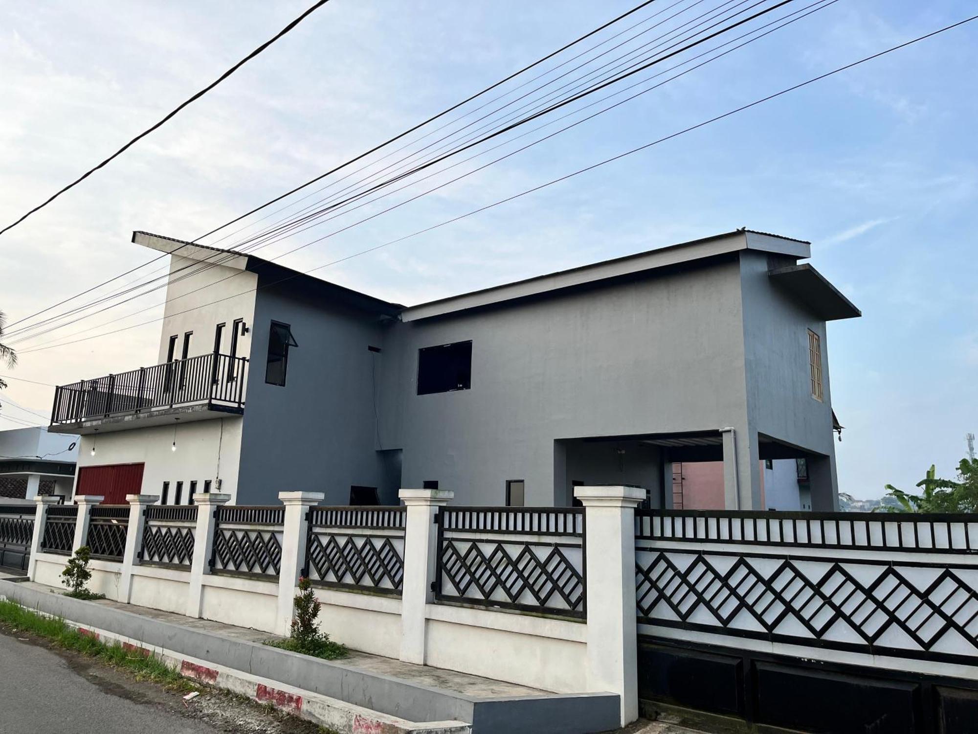 Villa Cassandra Cigombong Exterior foto