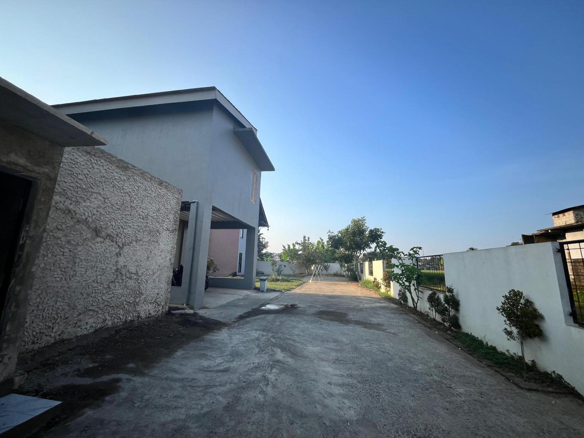 Villa Cassandra Cigombong Exterior foto